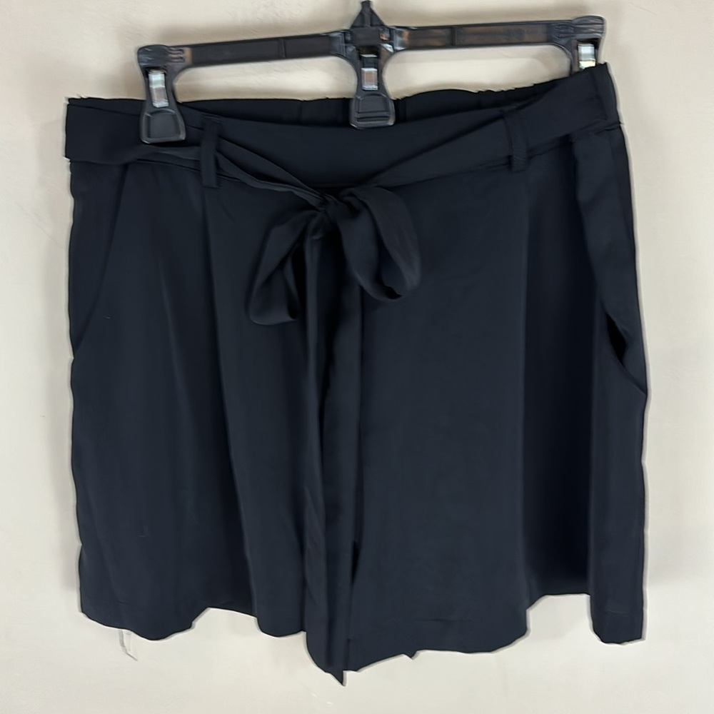 Mi Ami Black Flowing Belted Shorts Size Large
